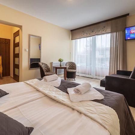 Dom Jastrzebia Z Basenem I Jacuzzi Apartment Jastrzebia Gora Luaran gambar