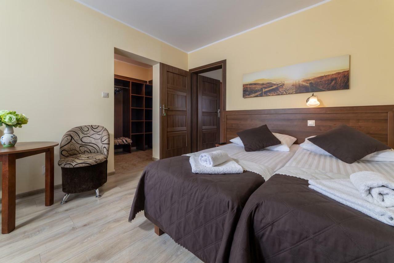 Dom Jastrzebia Z Basenem I Jacuzzi Apartment Jastrzebia Gora Luaran gambar